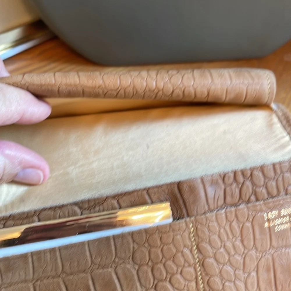 🎪 Buxton alligator grain cowhide tan leather wallet: